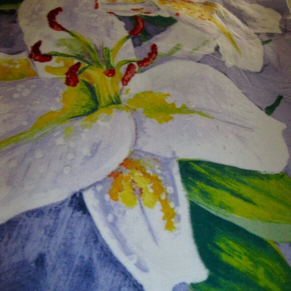 "ELEGANT FLORAL DESIGN LAP BLANKET 77" X 60" POLYESTER AND WASHABLE" - Picture 1 of 5